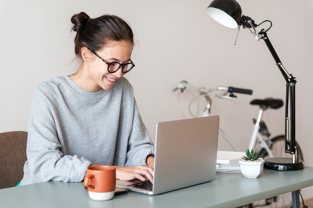 woman-using-computer-laptop-TPL3ZR2.jpg